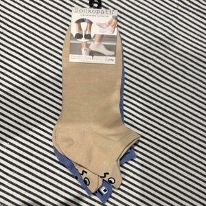 New Sockopath women’s 2pk low cut socks w/ expression stay up heel tabs